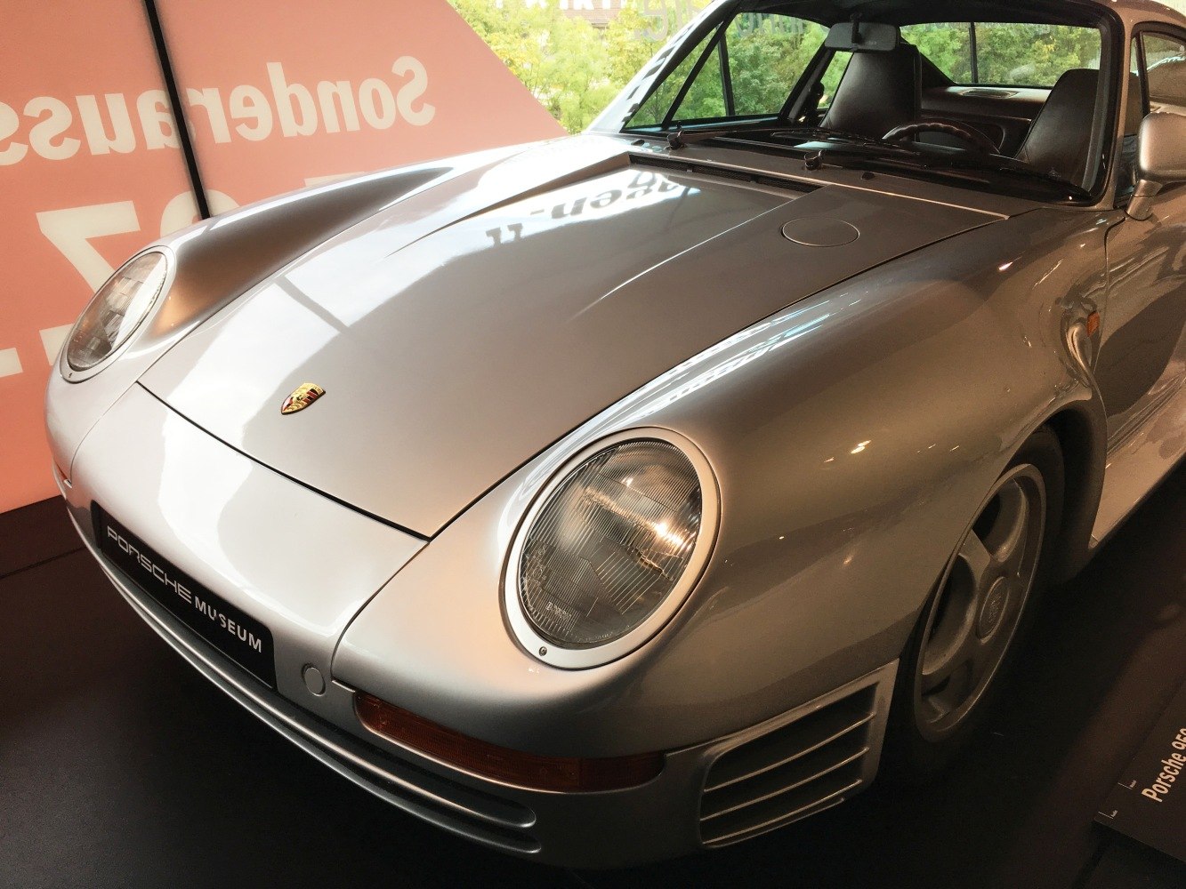 https://totalrenting.es/wp-content/uploads/2022/10/porsche-959-1987-2-8-450-cv-awd-coupe-2.png