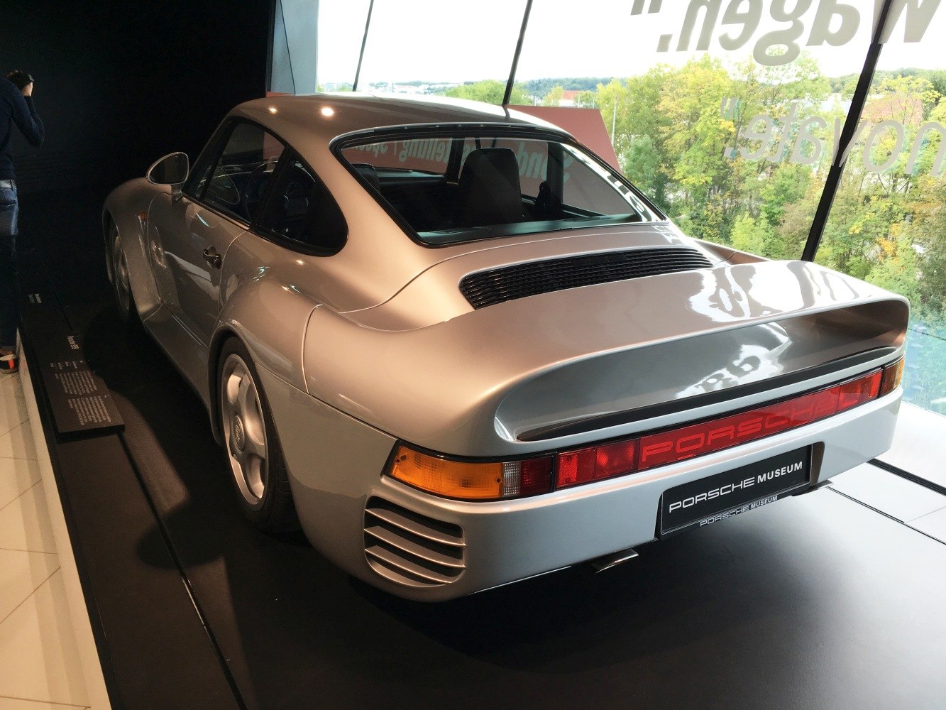 https://totalrenting.es/wp-content/uploads/2022/10/porsche-959-1987-2-8-450-cv-awd-coupe-4.png