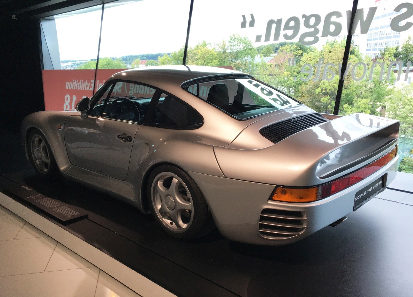 https://totalrenting.es/wp-content/uploads/2022/10/porsche-959-1987-2-8-450-cv-awd-coupe-5.png