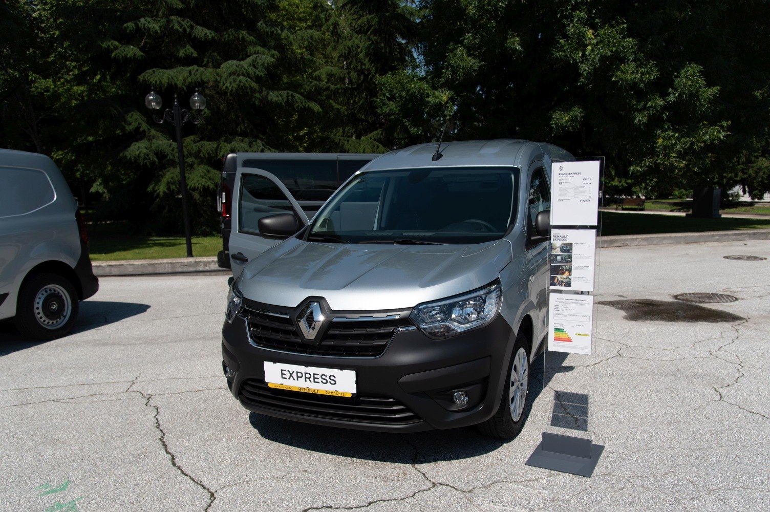 https://totalrenting.es/wp-content/uploads/2022/10/renault-express-ii-van-2021-1-3-tce-100-cv-fap-minivan-10.png