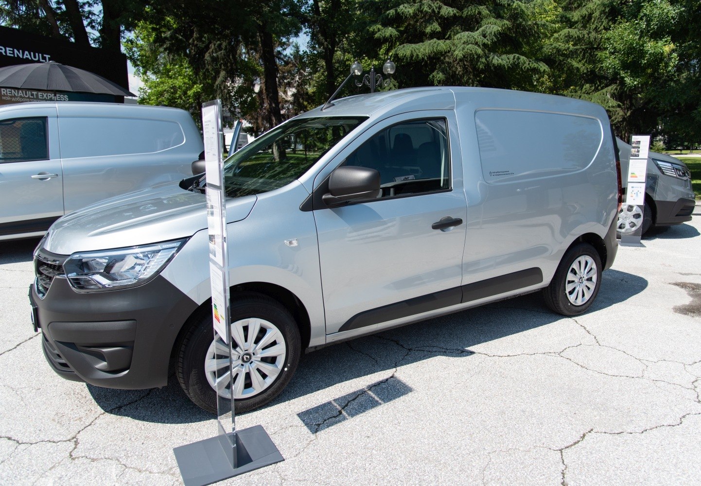 https://totalrenting.es/wp-content/uploads/2022/10/renault-express-ii-van-2021-1-3-tce-100-cv-fap-minivan-4.png