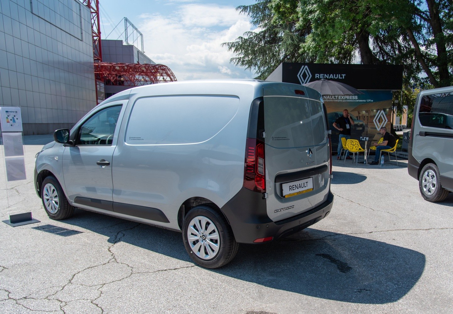 https://totalrenting.es/wp-content/uploads/2022/10/renault-express-ii-van-2021-1-3-tce-100-cv-fap-minivan-5.png