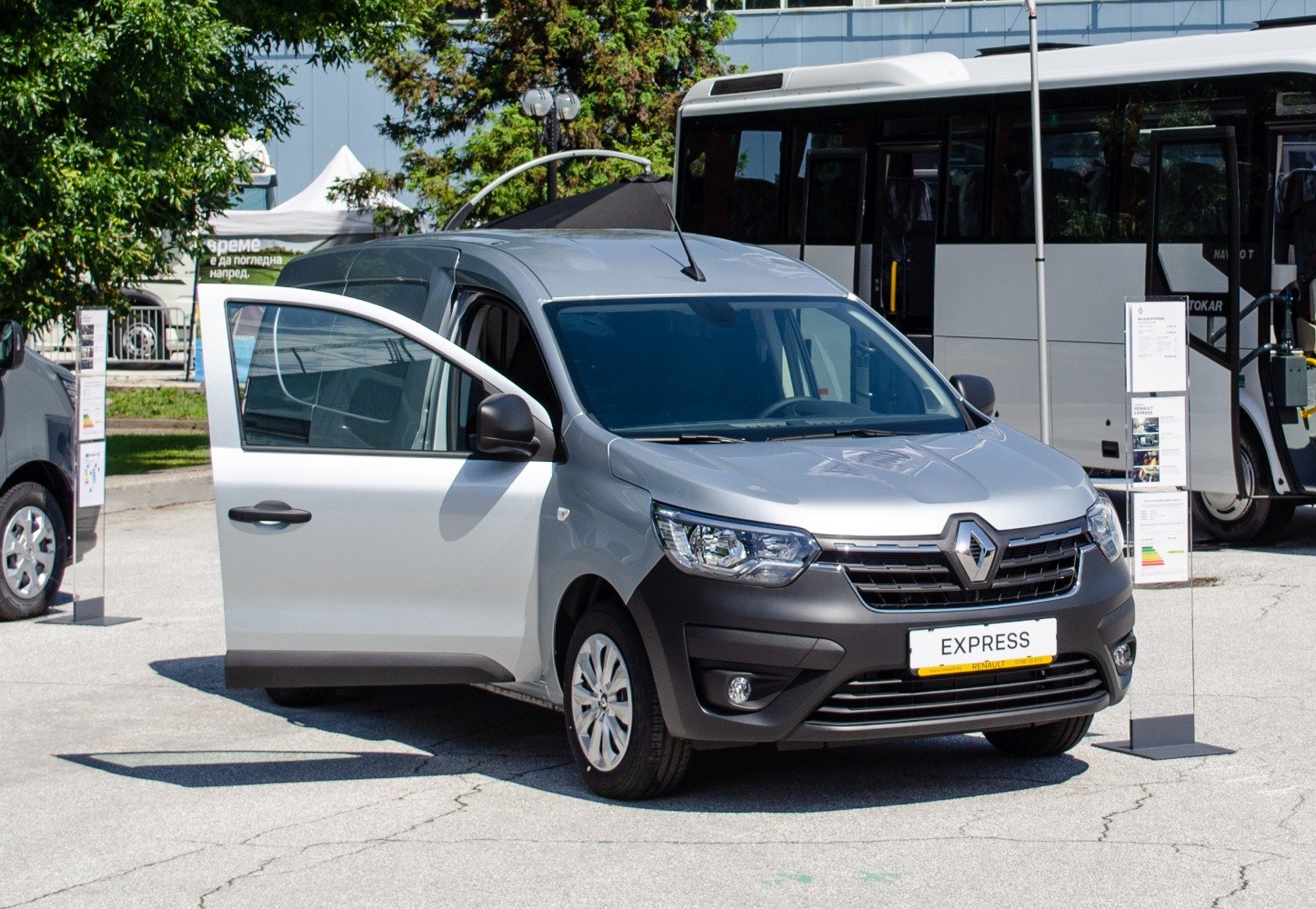 https://totalrenting.es/wp-content/uploads/2022/10/renault-express-ii-van-2021-1-3-tce-100-cv-fap-minivan-6.png