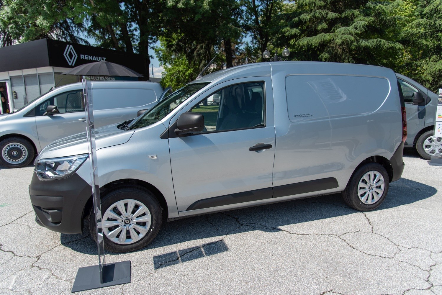https://totalrenting.es/wp-content/uploads/2022/10/renault-express-ii-van-2021-1-3-tce-100-cv-fap-minivan.png