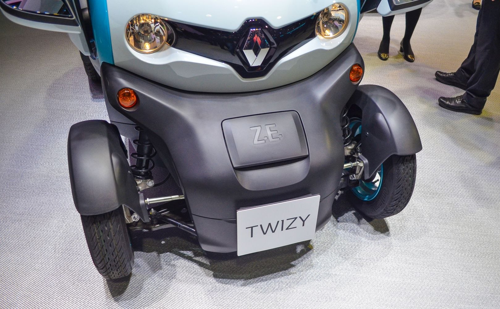 https://totalrenting.es/wp-content/uploads/2022/10/renault-twizy-ze-2012-6-1-kwh-17-cv-cuadriciclo-9.png