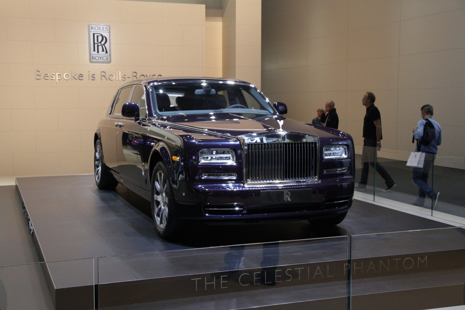 https://totalrenting.es/wp-content/uploads/2022/10/rolls-royce-phantom-extended-wheelbase-vii-facelift-2012-2012-6-7-v12-460-cv-automatic-berlina-6.png