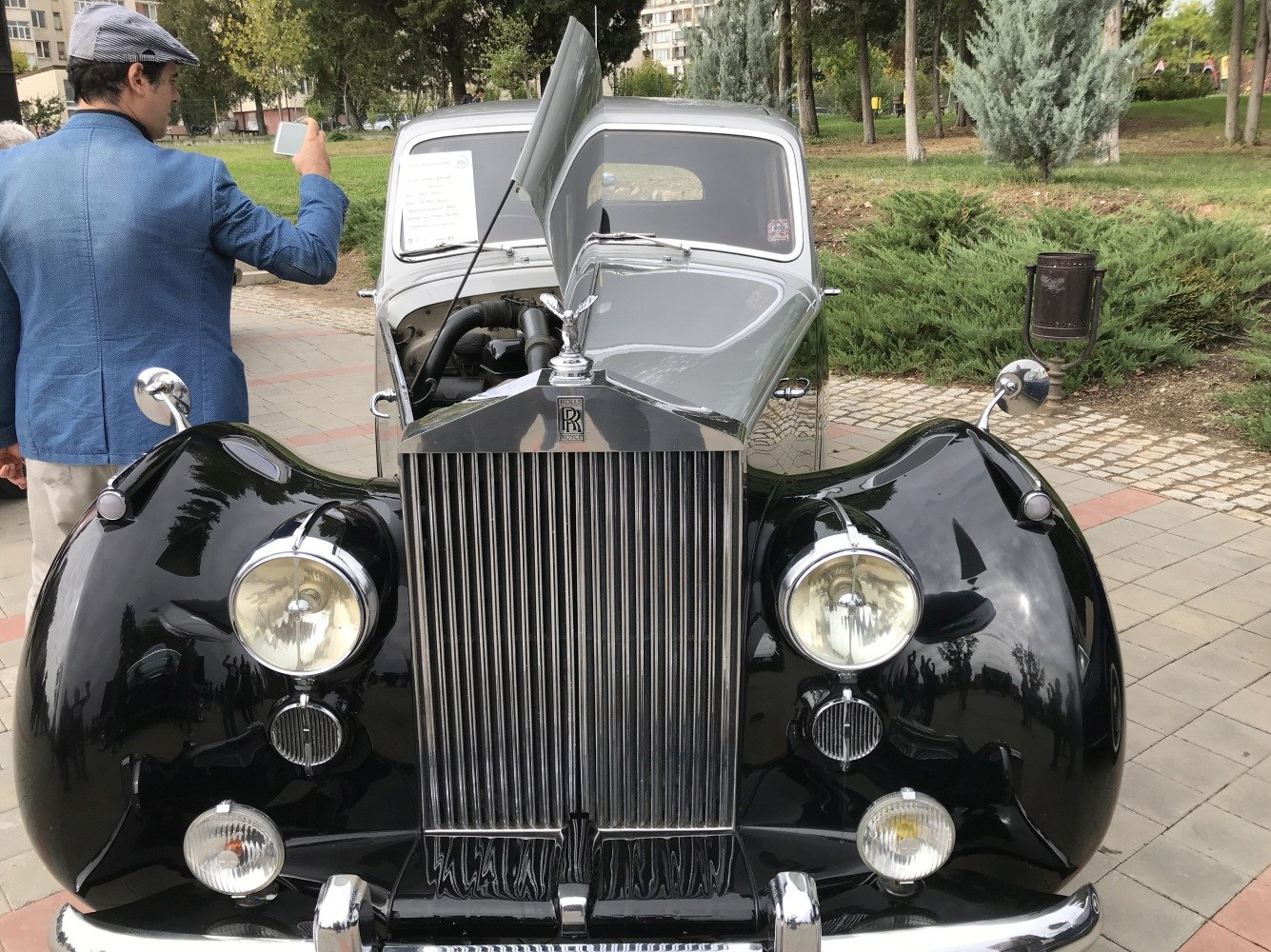 https://totalrenting.es/wp-content/uploads/2022/10/rolls-royce-silver-dawn-1949-4-6-128-cv-automatic-berlina-3.png