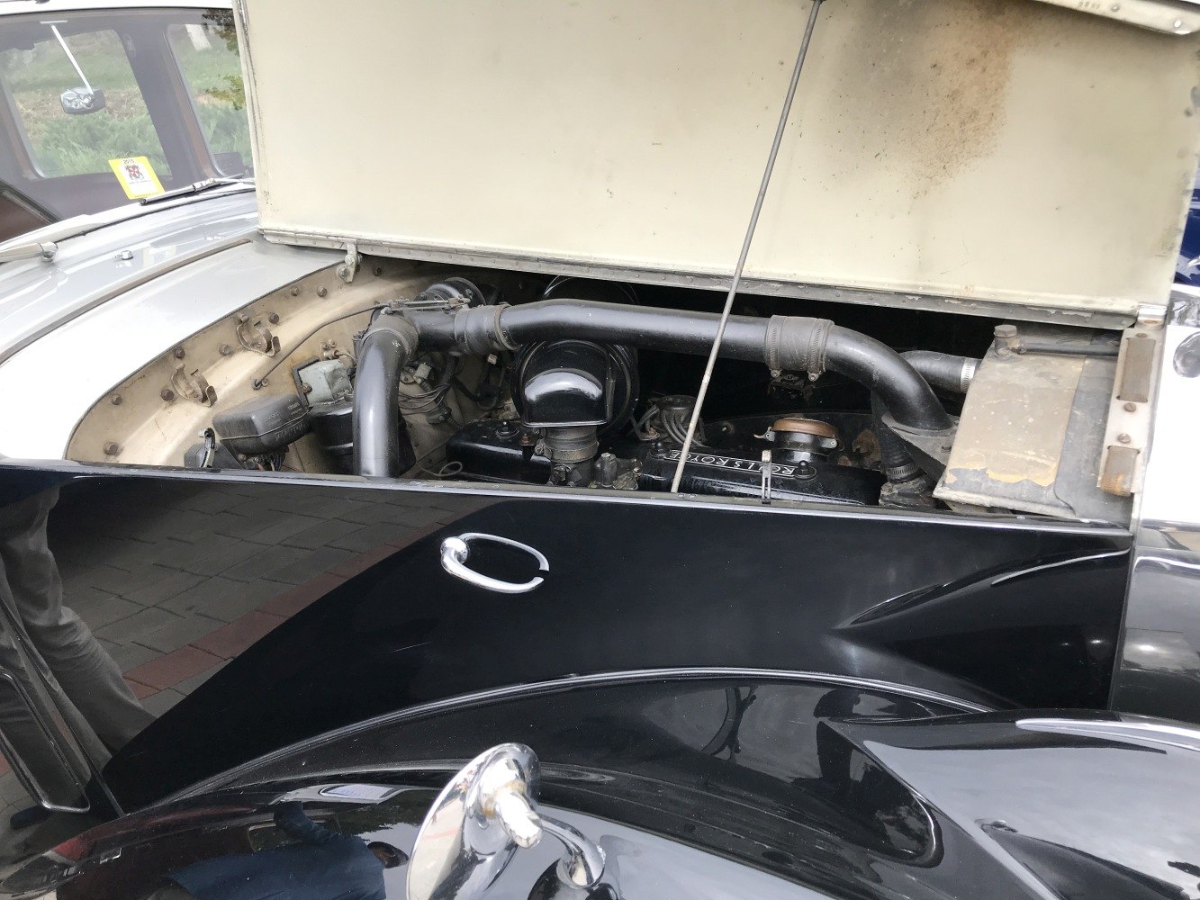 https://totalrenting.es/wp-content/uploads/2022/10/rolls-royce-silver-dawn-1949-4-6-128-cv-automatic-berlina-5.png