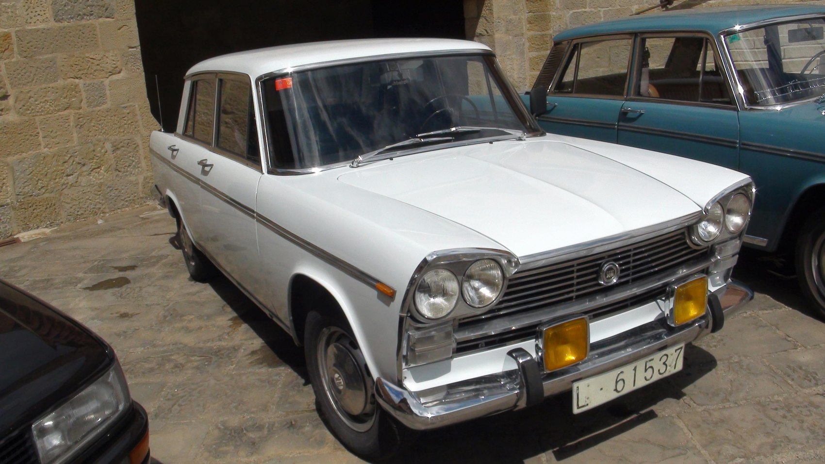 https://totalrenting.es/wp-content/uploads/2022/10/seat-1500-1963-1-5-80-cv-berlina.png