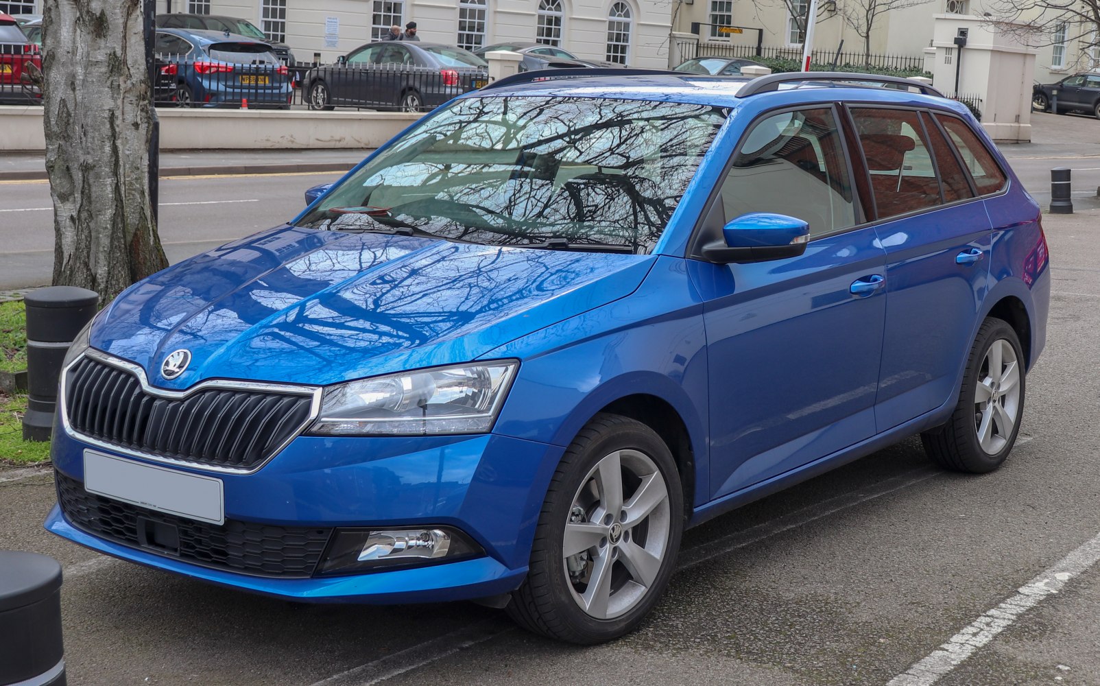 https://totalrenting.es/wp-content/uploads/2022/10/skoda-fabia-iii-combi-facelift-2018-2018-1-0-mpi-75-cv-ranchera.png
