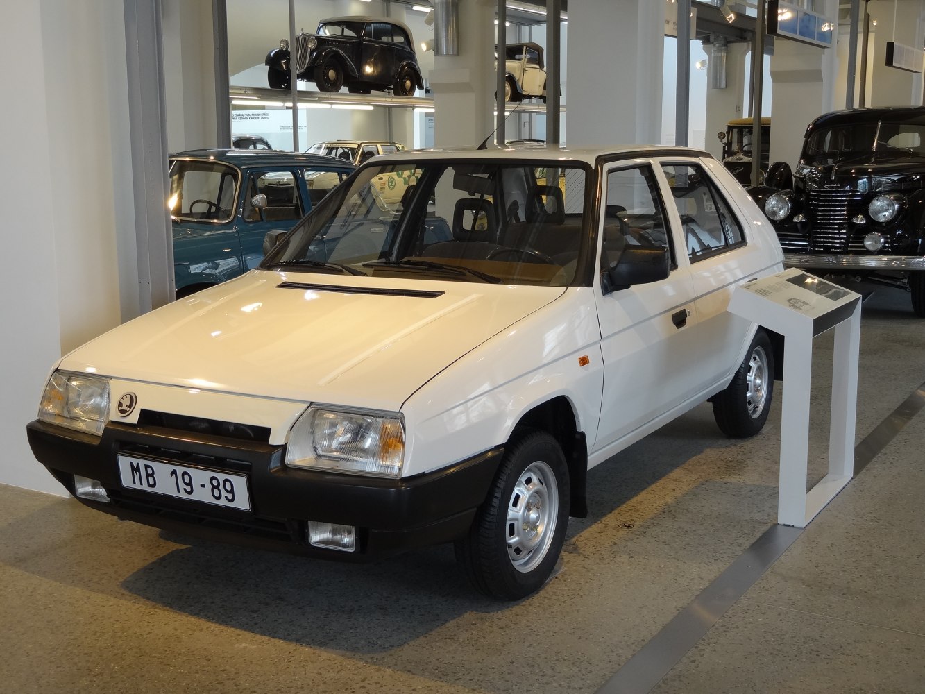 https://totalrenting.es/wp-content/uploads/2022/10/skoda-favorit-781-1990-1-3-781-68-cv-hatchback.png