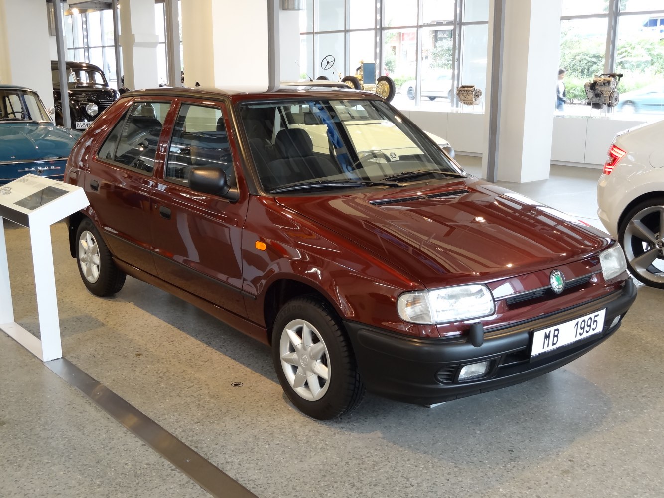 https://totalrenting.es/wp-content/uploads/2022/10/skoda-felicia-i-791-1994-1-3-54-cv-hatchback.png