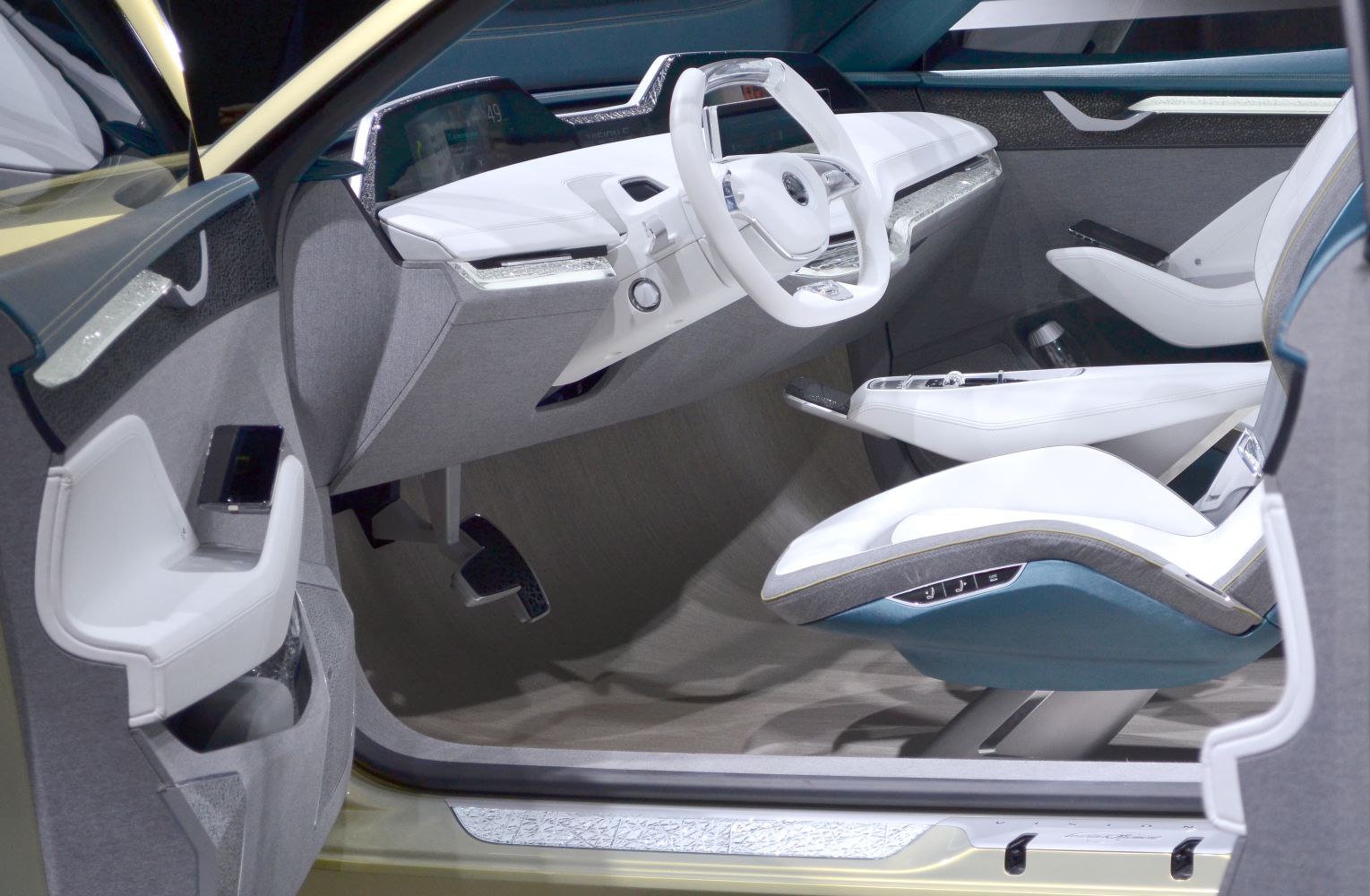https://totalrenting.es/wp-content/uploads/2022/10/skoda-vision-e-concept-2017-306-cv-electric-coupe-suv-22.png