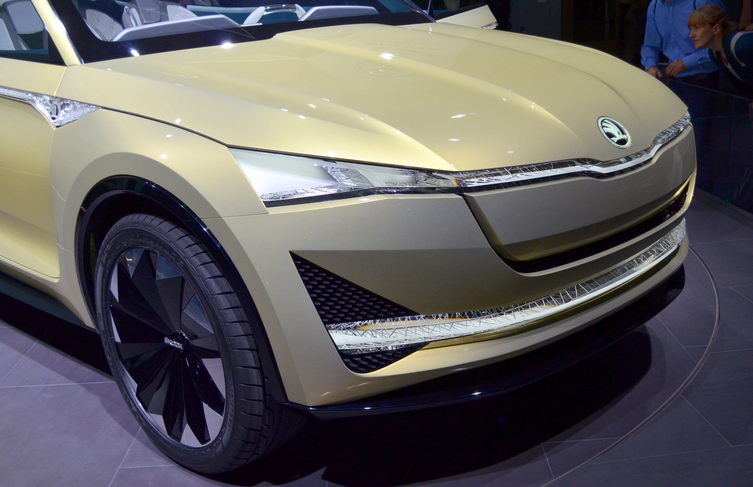 https://totalrenting.es/wp-content/uploads/2022/10/skoda-vision-e-concept-2017-306-cv-electric-coupe-suv-4.png