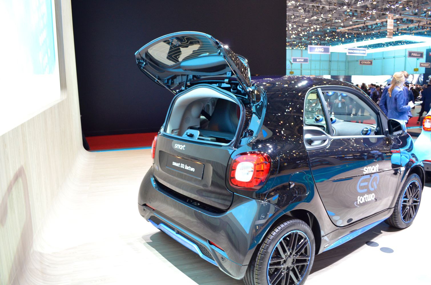 https://totalrenting.es/wp-content/uploads/2022/10/smart-eq-fortwo-c453-2018-17-6-kwh-82-cv-coupe-22.png