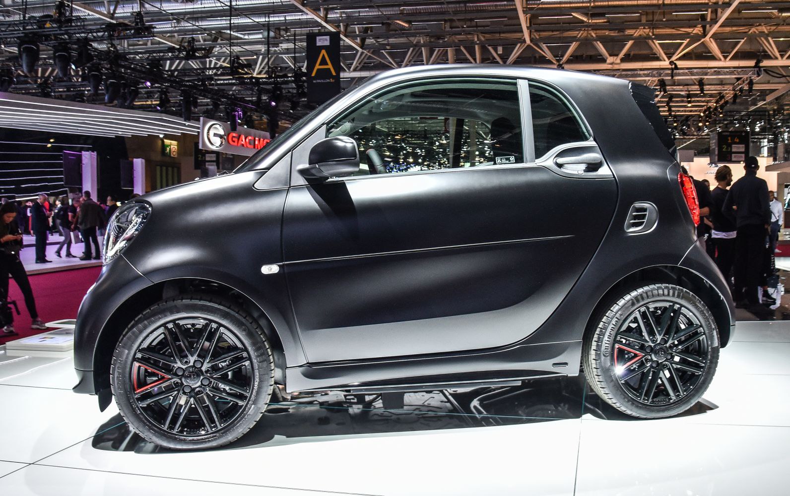 https://totalrenting.es/wp-content/uploads/2022/10/smart-eq-fortwo-c453-2018-17-6-kwh-82-cv-coupe-6.png