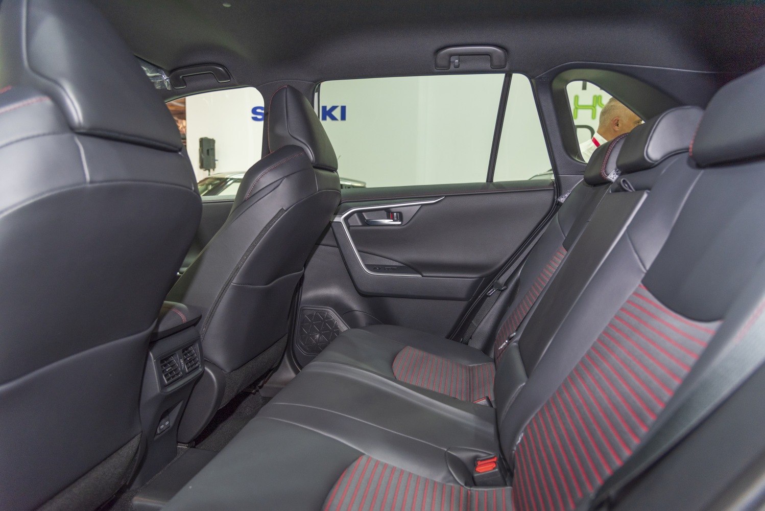 https://totalrenting.es/wp-content/uploads/2022/10/suzuki-across-2021-2-5-306-cv-plug-in-hybrid-e-four-e-cvt-suv-25.png