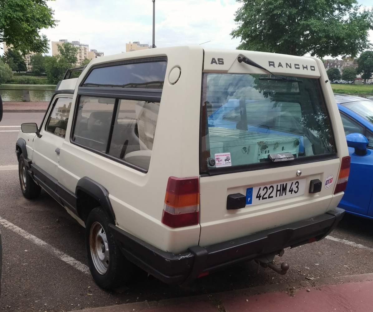 https://totalrenting.es/wp-content/uploads/2022/10/talbot-rancho-1980-1-4-80-cv-todoterreno-1.png