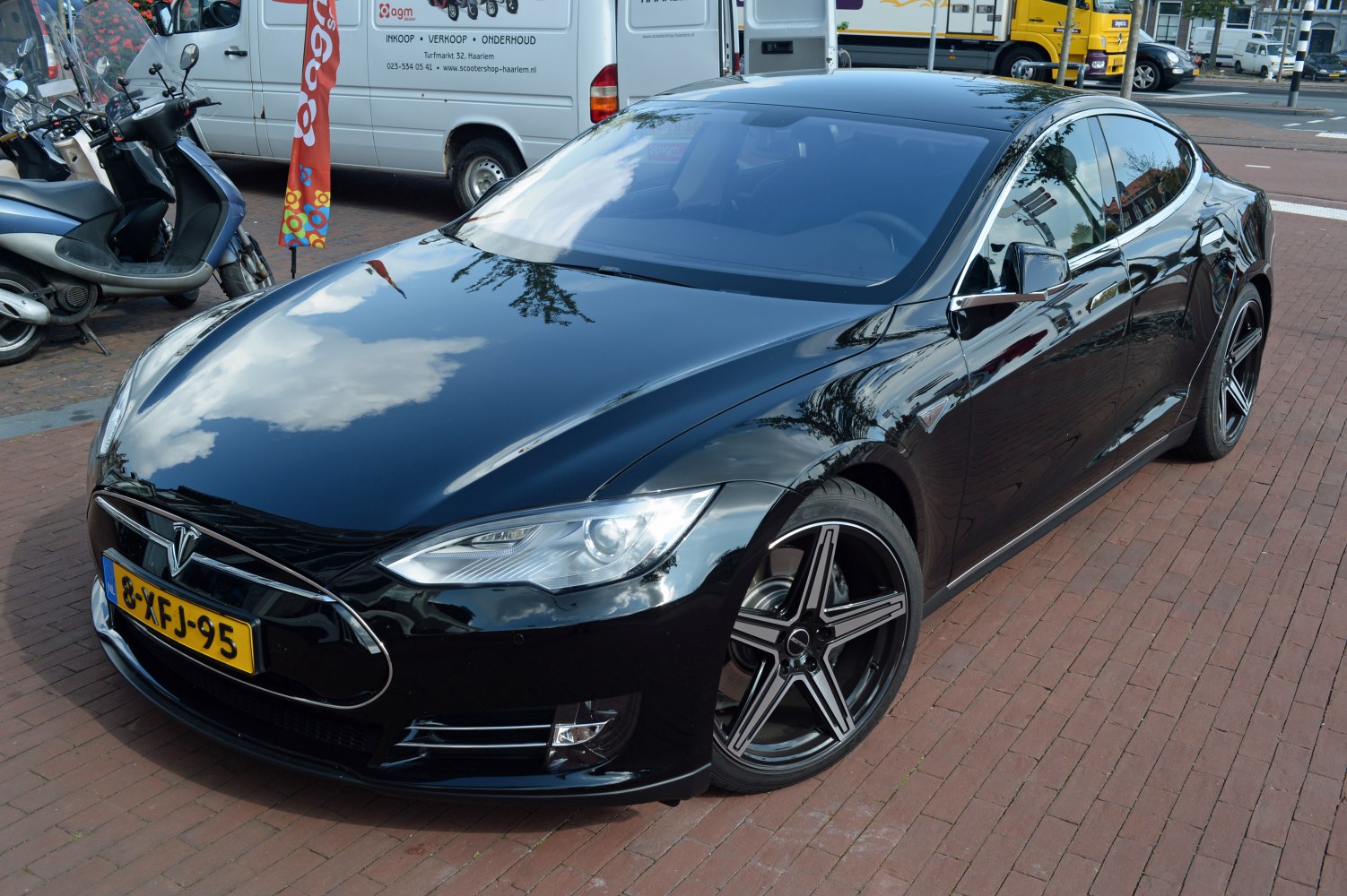 https://totalrenting.es/wp-content/uploads/2022/10/tesla-model-s-2012-60-302-cv-liftback.png