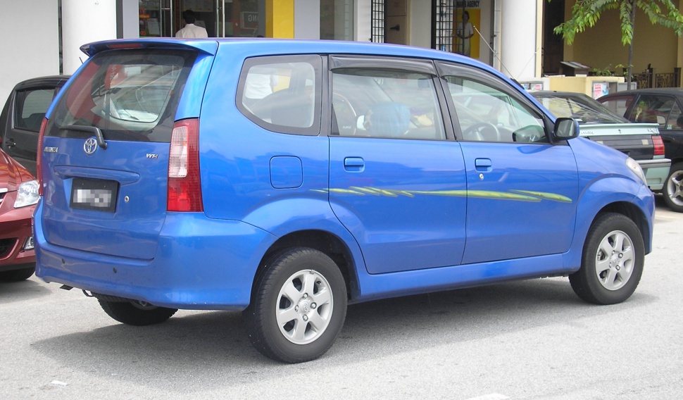 https://totalrenting.es/wp-content/uploads/2022/10/toyota-avanza-i-2003-1-3-86-cv-mpv-1.png