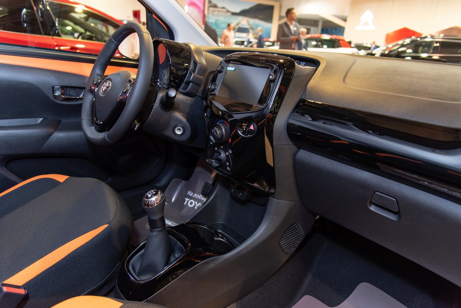 https://totalrenting.es/wp-content/uploads/2022/10/toyota-aygo-ii-facelift-2018-2018-1-0-vvt-i-72-cv-hatchback-20.png