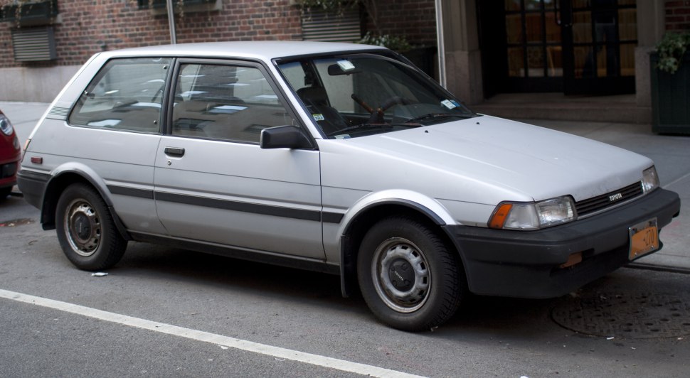 https://totalrenting.es/wp-content/uploads/2022/10/toyota-corolla-fx-compact-v-e80-1985-1-3-75-cv-hatchback.png