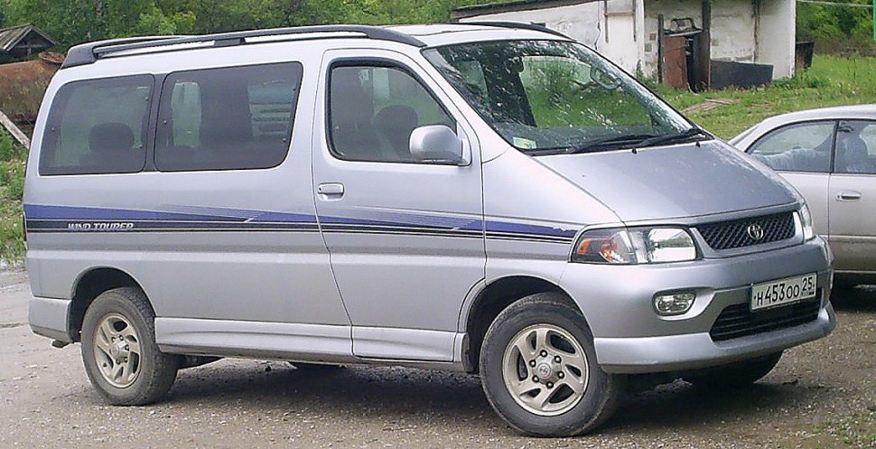 https://totalrenting.es/wp-content/uploads/2022/10/toyota-hiace-regius-1995-2-7-i-145-cv-minivan.png