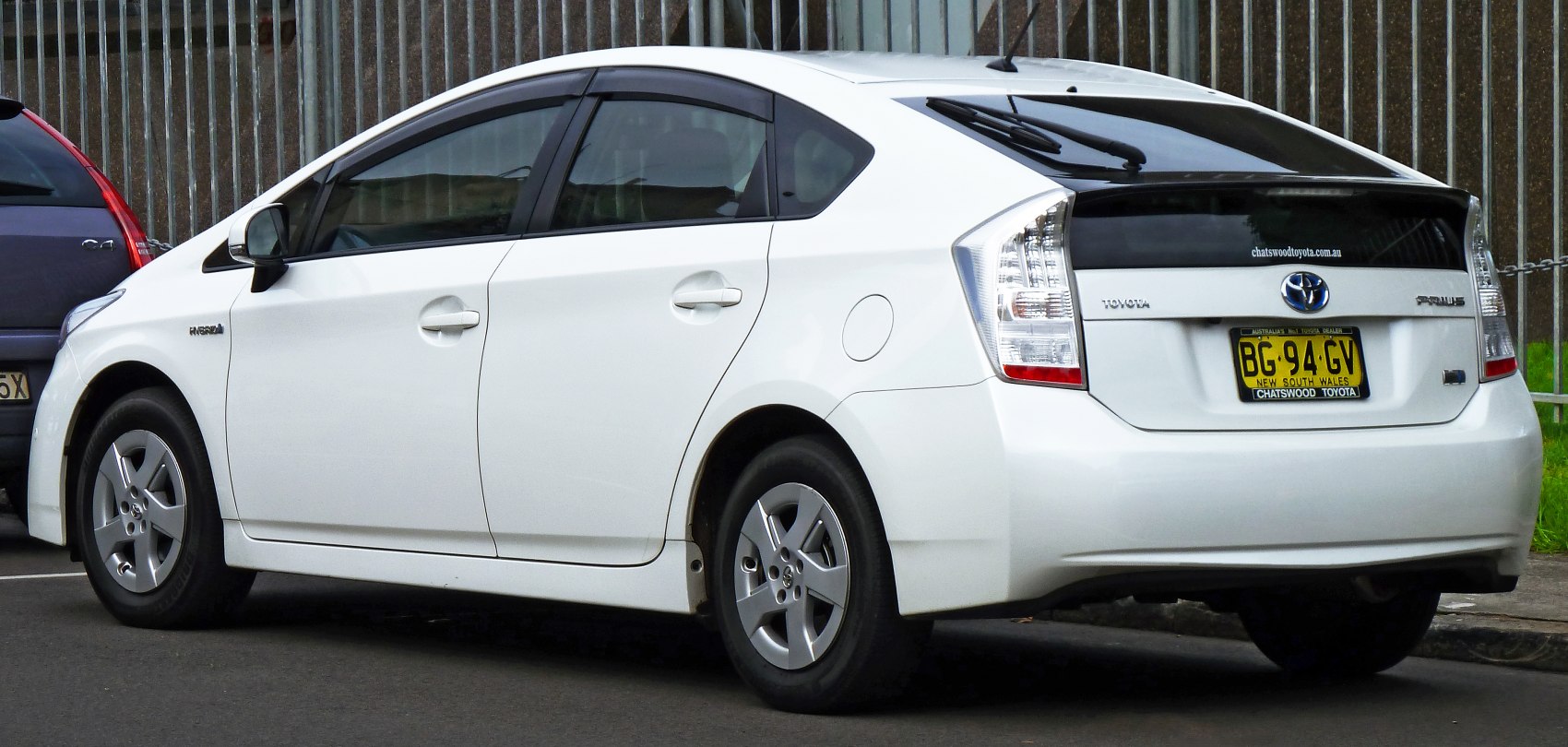 https://totalrenting.es/wp-content/uploads/2022/10/toyota-prius-iii-zvw30-2010-1-8-vvt-i-136-cv-hybrid-cvt-hatchback-1.png