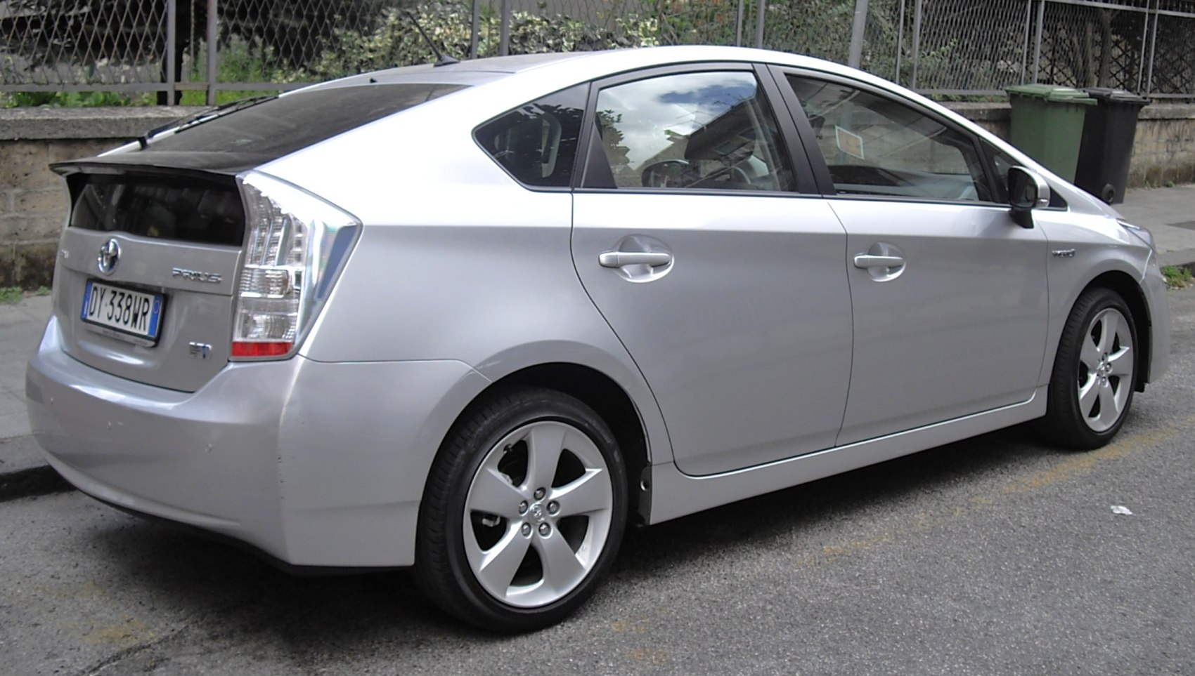 https://totalrenting.es/wp-content/uploads/2022/10/toyota-prius-iii-zvw30-2010-1-8-vvt-i-136-cv-hybrid-cvt-hatchback-3.png