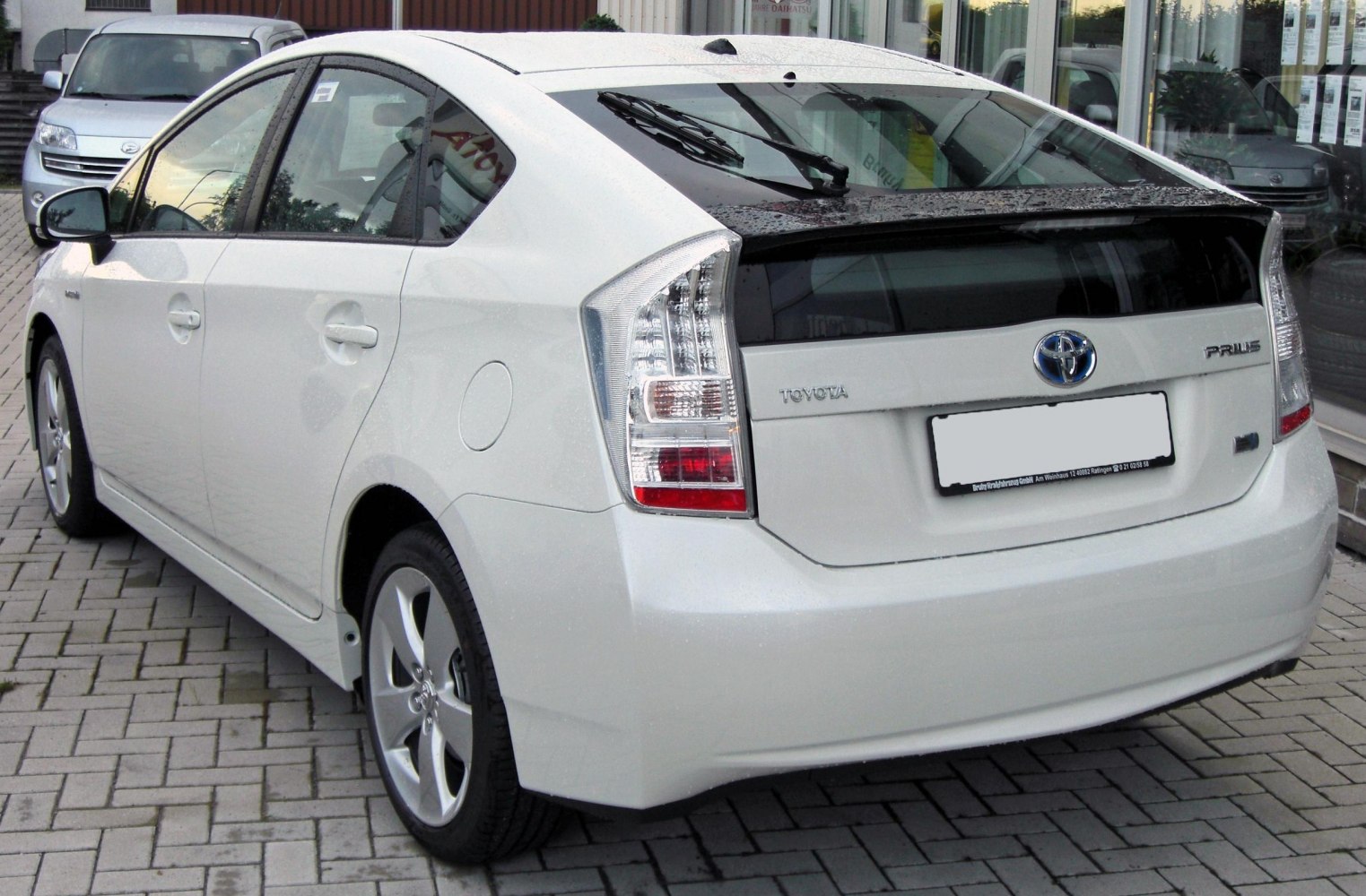 https://totalrenting.es/wp-content/uploads/2022/10/toyota-prius-iii-zvw30-2010-1-8-vvt-i-136-cv-hybrid-cvt-hatchback-5.png