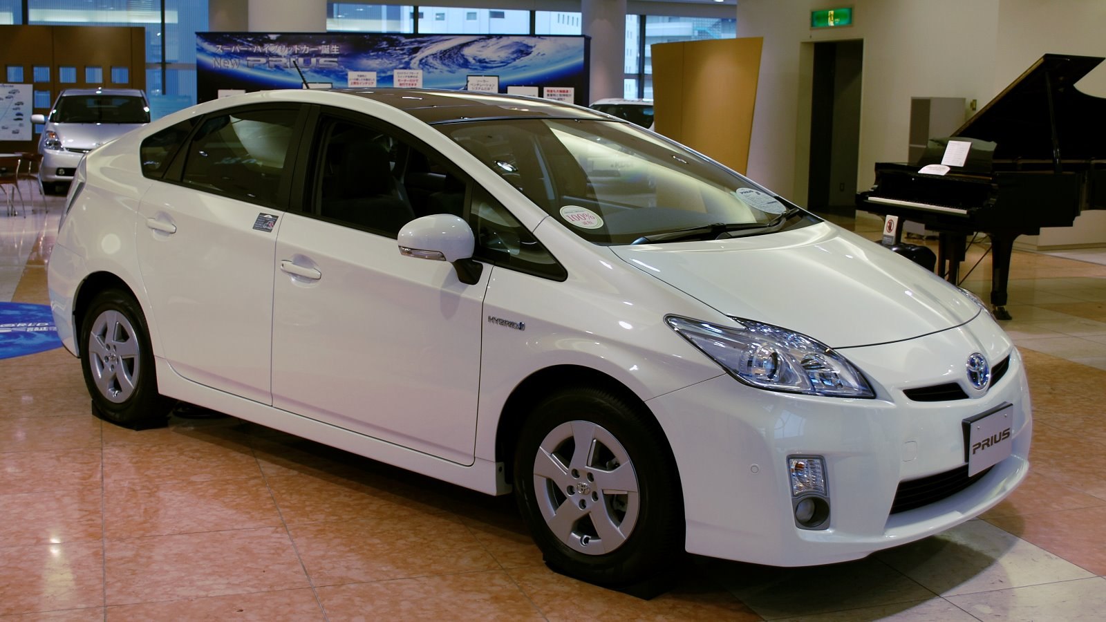 https://totalrenting.es/wp-content/uploads/2022/10/toyota-prius-iii-zvw30-2010-1-8-vvt-i-136-cv-hybrid-cvt-hatchback-6.png