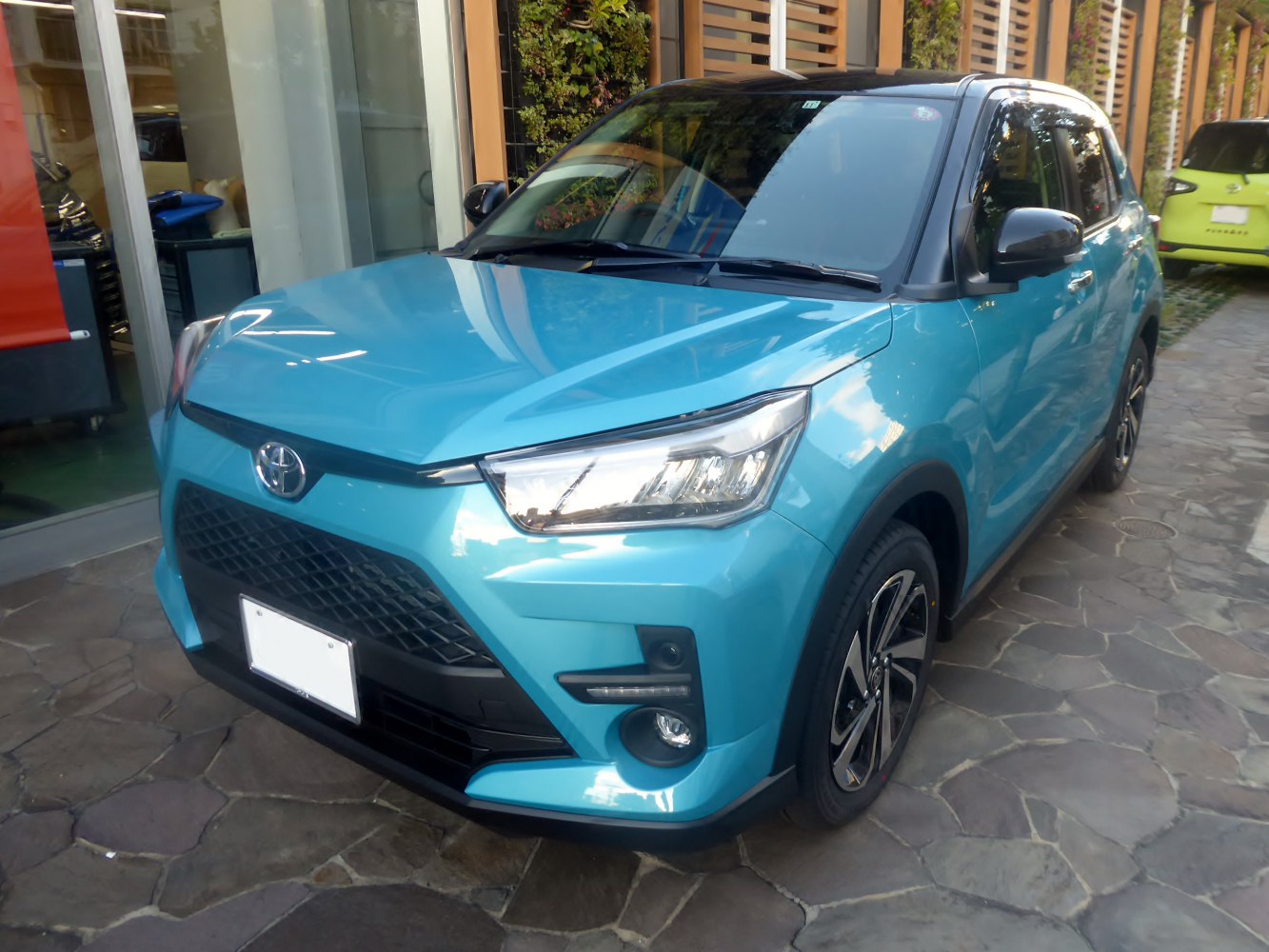 https://totalrenting.es/wp-content/uploads/2022/10/toyota-raize-2019-1-0i-98-cv-4wd-cvt-suv.png