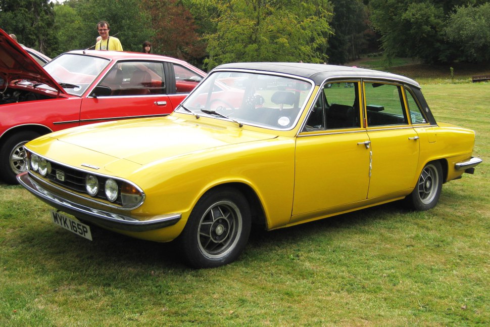 https://totalrenting.es/wp-content/uploads/2022/10/triumph-2500-1975-s-106-cv-berlina.png