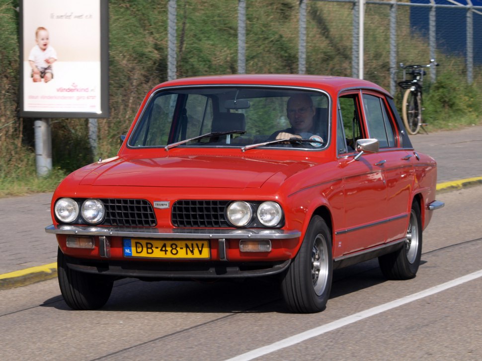 https://totalrenting.es/wp-content/uploads/2022/10/triumph-dolomite-1972-1300-59-cv-berlina.png