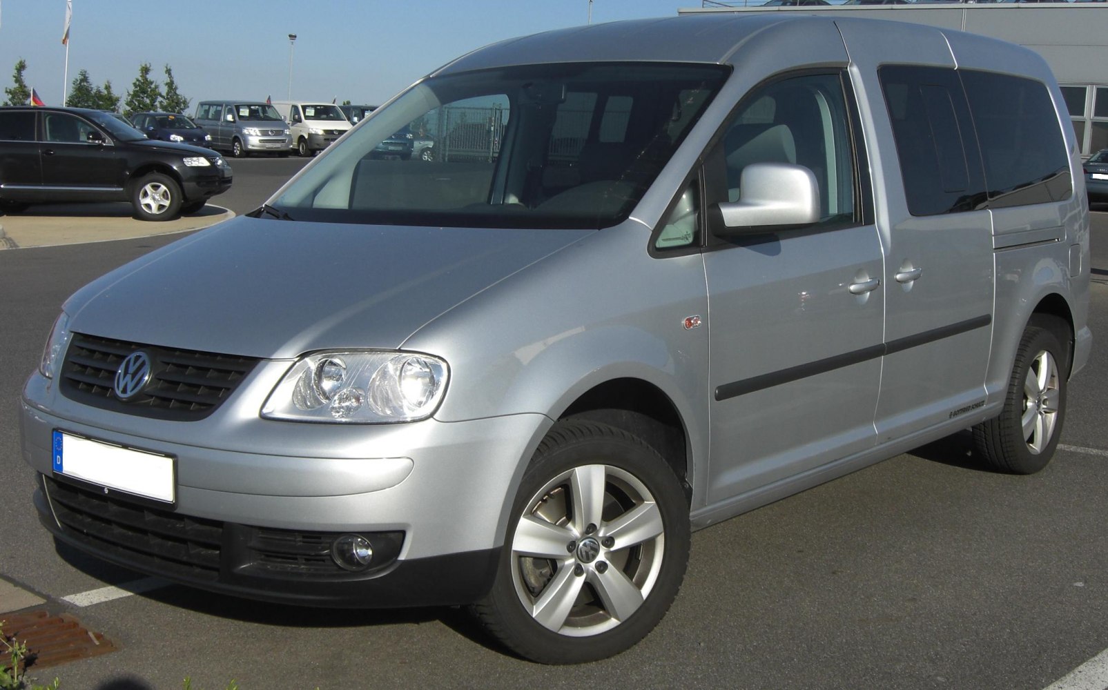 https://totalrenting.es/wp-content/uploads/2022/10/volkswagen-caddy-maxi-life-iii-2007-1-6i-102-cv-minivan.png