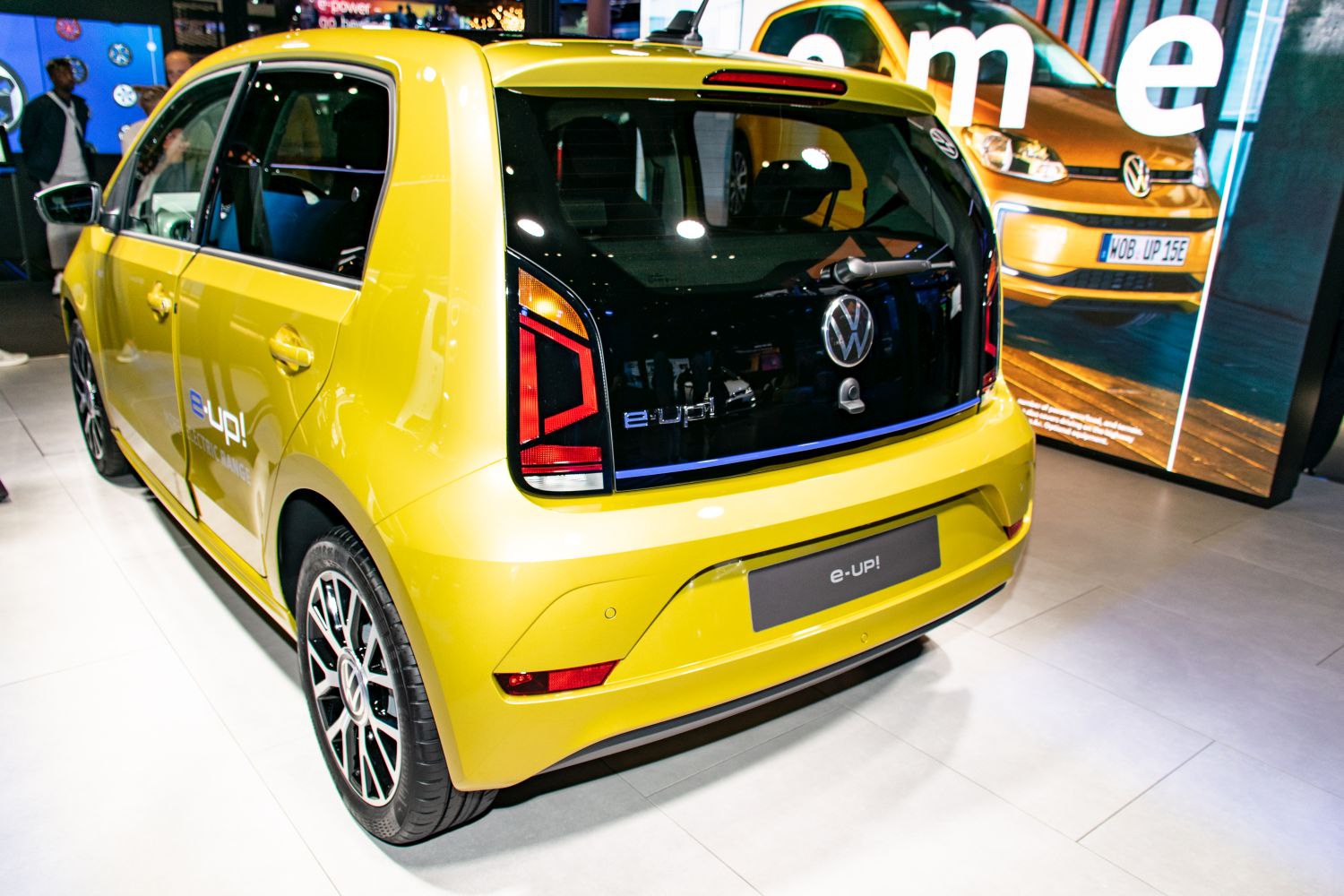 https://totalrenting.es/wp-content/uploads/2022/10/volkswagen-e-up!-facelift-2019-2019-36-8-kwh-83-cv-hatchback-11.png