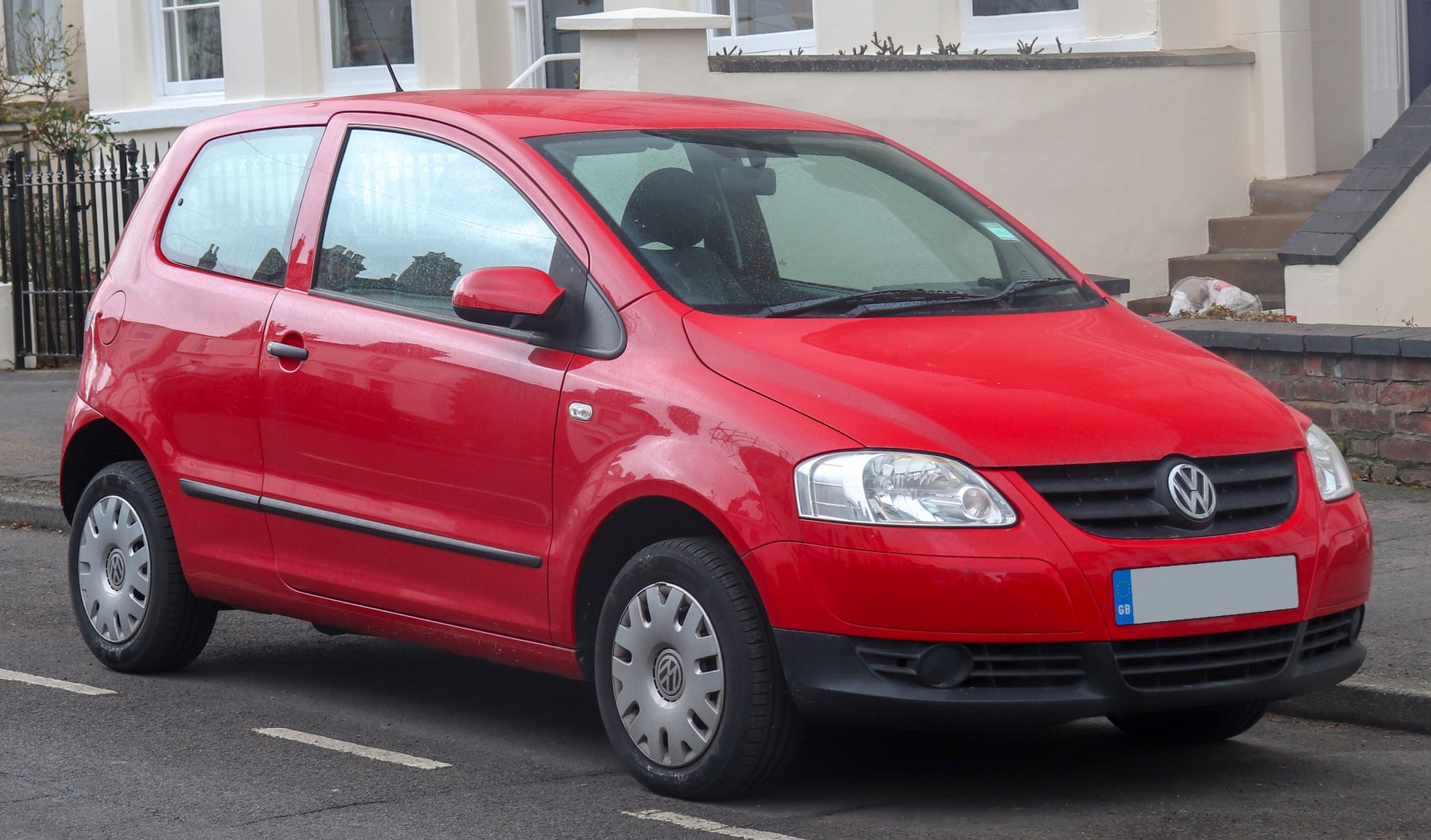 https://totalrenting.es/wp-content/uploads/2022/10/volkswagen-fox-3door-europe-2005-1-2-i-55-cv-hatchback.png