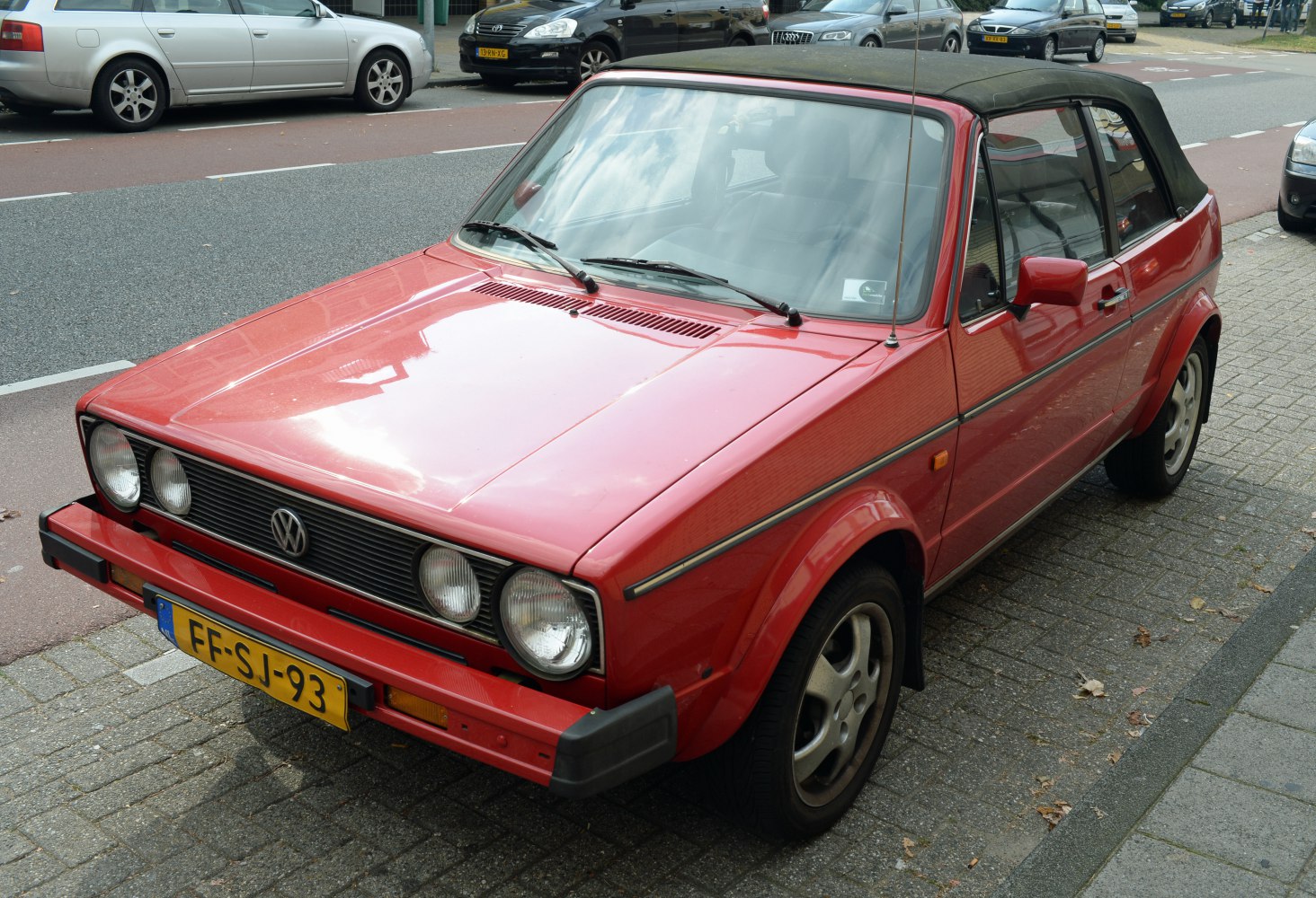 https://totalrenting.es/wp-content/uploads/2022/10/volkswagen-golf-i-cabrio-1980-gls-1-5-70-cv-cabriolet.png