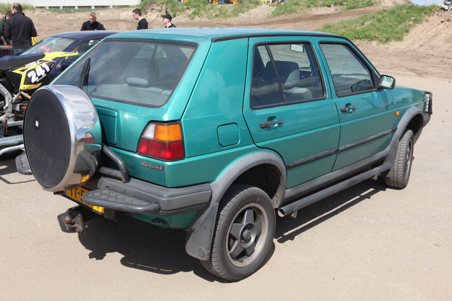 https://totalrenting.es/wp-content/uploads/2022/10/volkswagen-golf-ii-country-1990-1-8-98-cv-syncro-hatchback-crossover-2.png