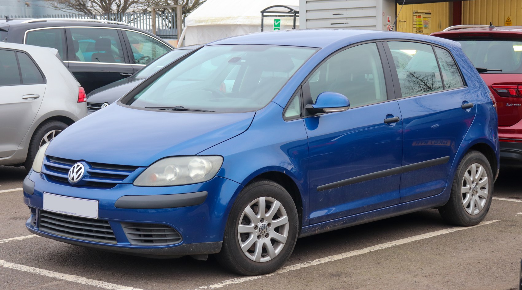 https://totalrenting.es/wp-content/uploads/2022/10/volkswagen-golf-v-plus-2004-1-4-i-16v-75-cv-plus-minivan.png