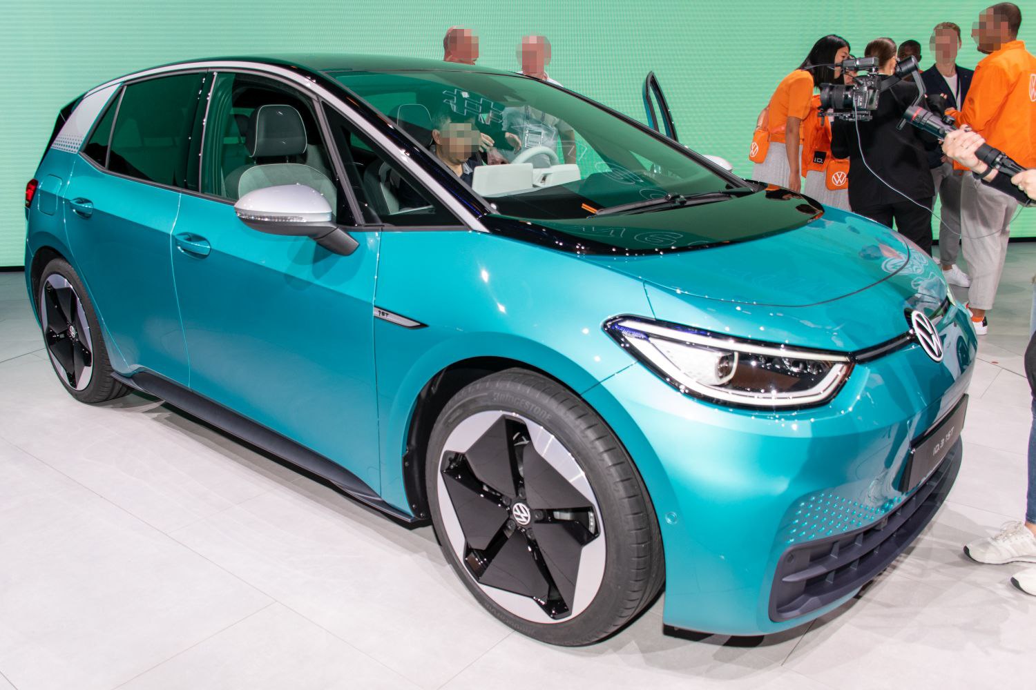 https://totalrenting.es/wp-content/uploads/2022/10/volkswagen-id-3-2020-62-kwh-204-cv-hatchback.png