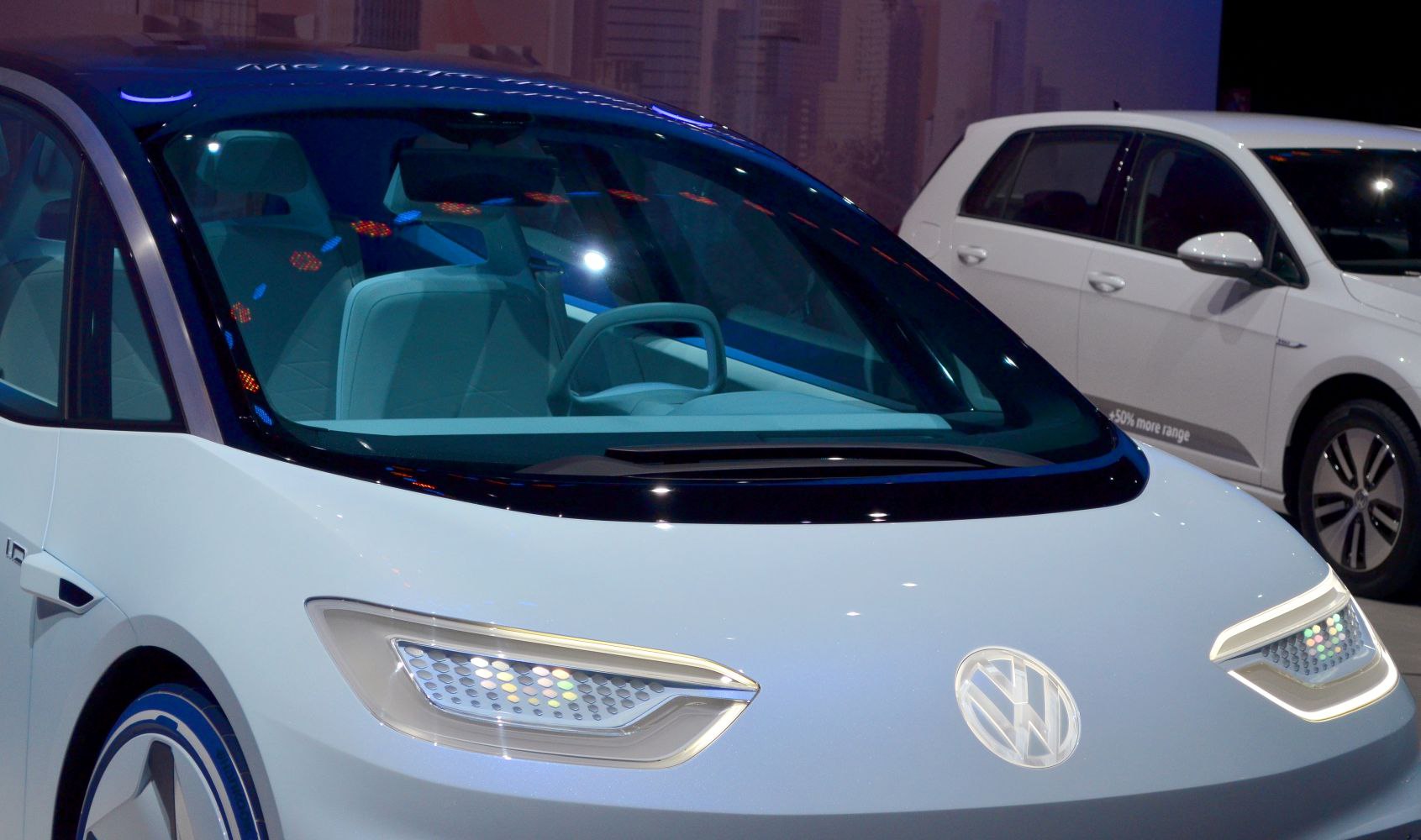 https://totalrenting.es/wp-content/uploads/2022/10/volkswagen-id-concept-2016-60-kwh-170-cv-hatchback-3.png