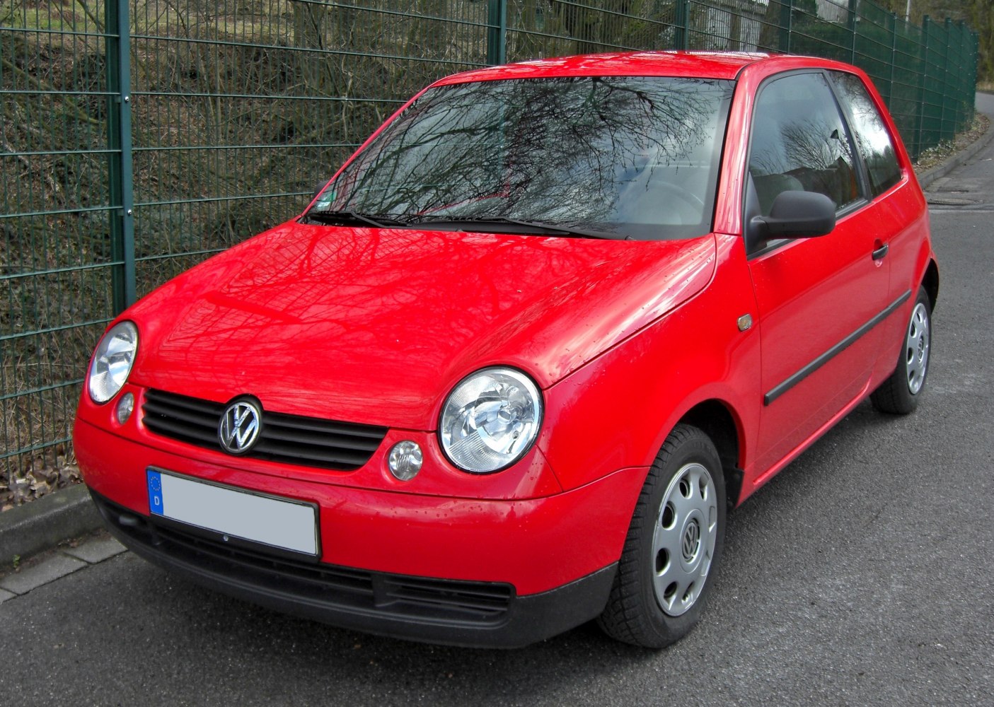 https://totalrenting.es/wp-content/uploads/2022/10/volkswagen-lupo-6x-1998-1-0-50-cv-hatchback.png