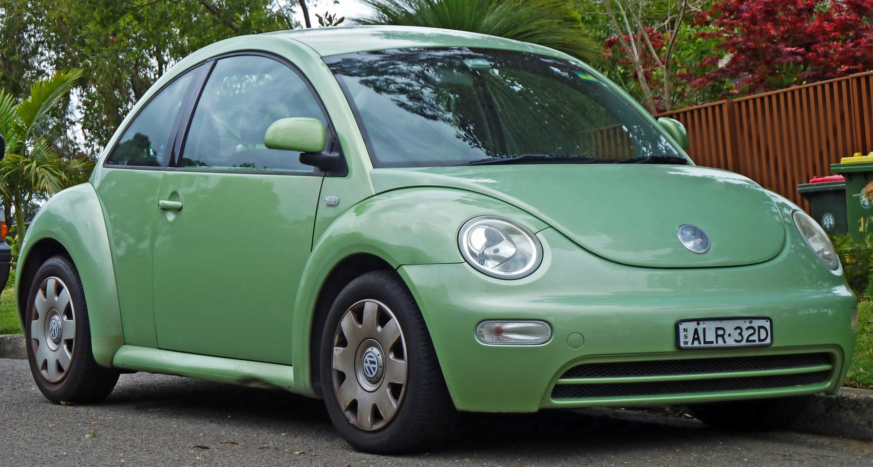 https://totalrenting.es/wp-content/uploads/2022/10/volkswagen-new-beetle-9c-1998-1-4i-16v-75-cv-hatchback.png