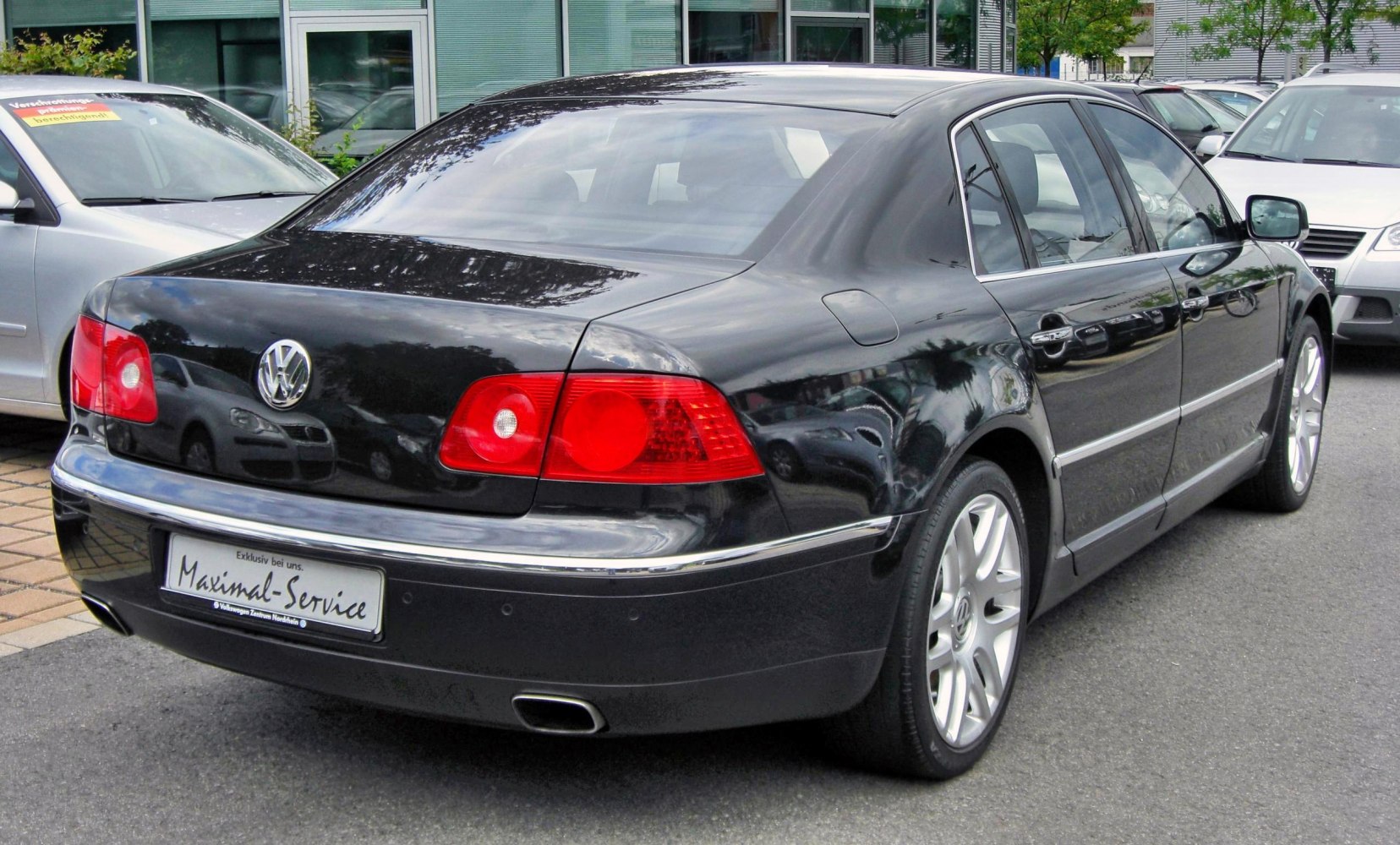 https://totalrenting.es/wp-content/uploads/2022/10/volkswagen-phaeton-2003-3-2-v6-241-cv-berlina-1.png