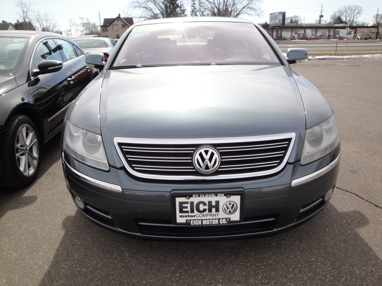 https://totalrenting.es/wp-content/uploads/2022/10/volkswagen-phaeton-2003-3-2-v6-241-cv-berlina-3.png