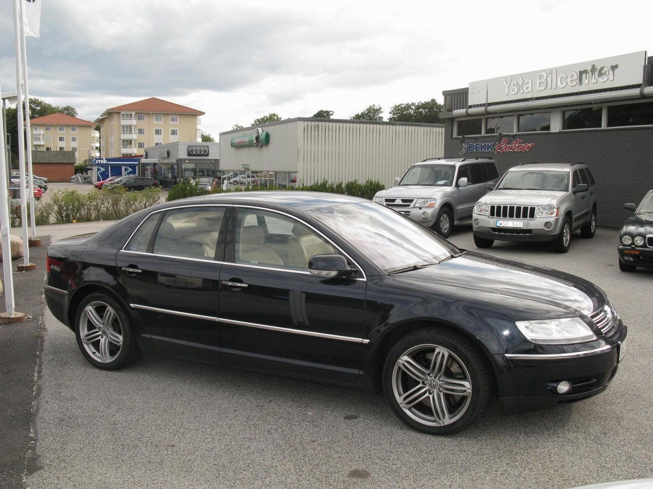 https://totalrenting.es/wp-content/uploads/2022/10/volkswagen-phaeton-2003-3-2-v6-241-cv-berlina-8.png