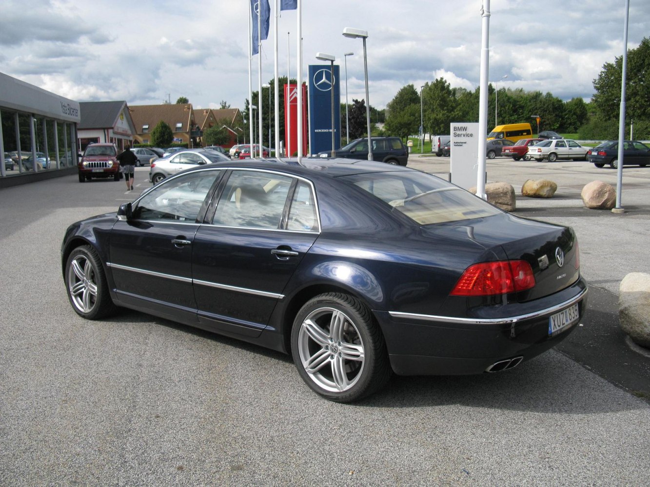 https://totalrenting.es/wp-content/uploads/2022/10/volkswagen-phaeton-2003-3-2-v6-241-cv-berlina-9.png