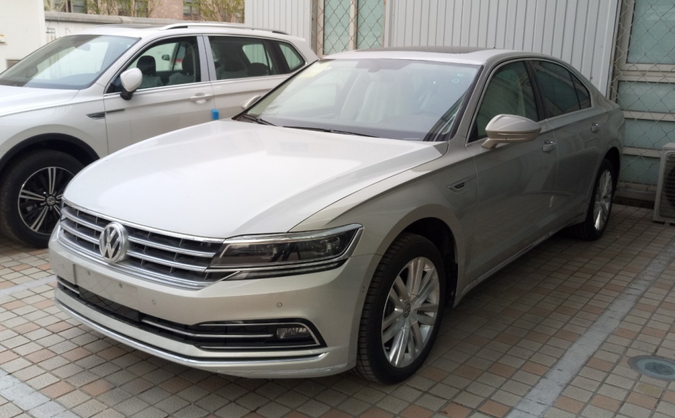 https://totalrenting.es/wp-content/uploads/2022/10/volkswagen-phideon-2016-380tsi-224-cv-dsg-berlina.png