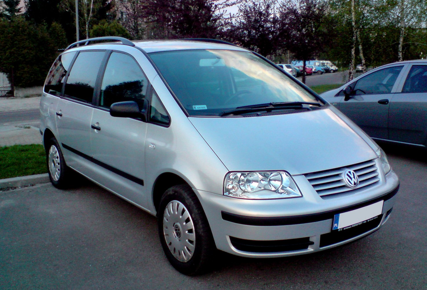 https://totalrenting.es/wp-content/uploads/2022/10/volkswagen-sharan-i-facelift-2000-2000-1-9-tdi-115-cv-minivan-mpv.png